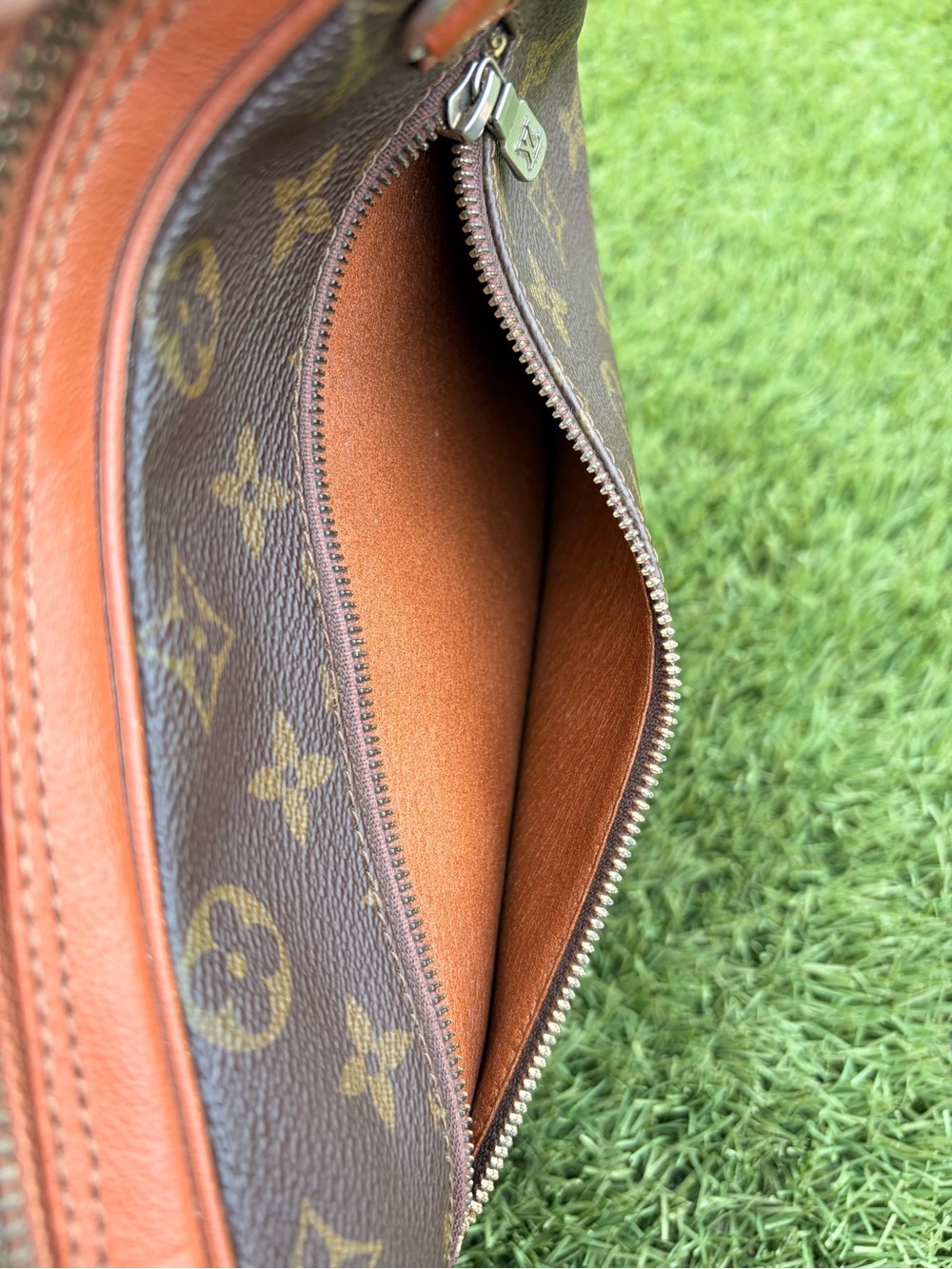 Authentic Louis Vuitton Monogram Vintage 1984 Clutch Purse No Strap - Picture 11 of 12